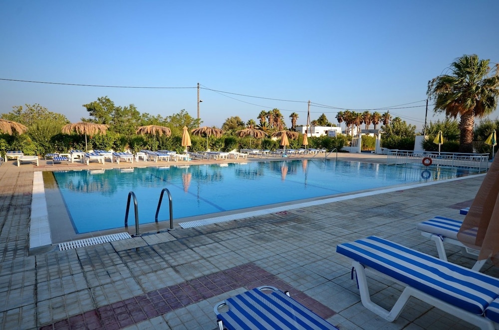 NIKOS 2 STUDIOS AND APARTMENTS 16/25