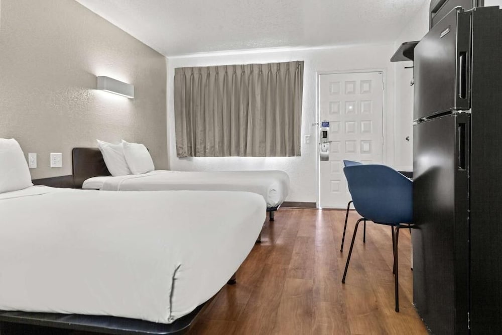 STANDARD, 2 QUEEN BEDS, KITCHEN