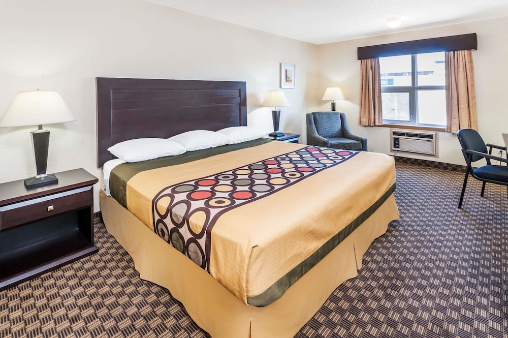 Super 8 by Wyndham Calgary Airport 10/24