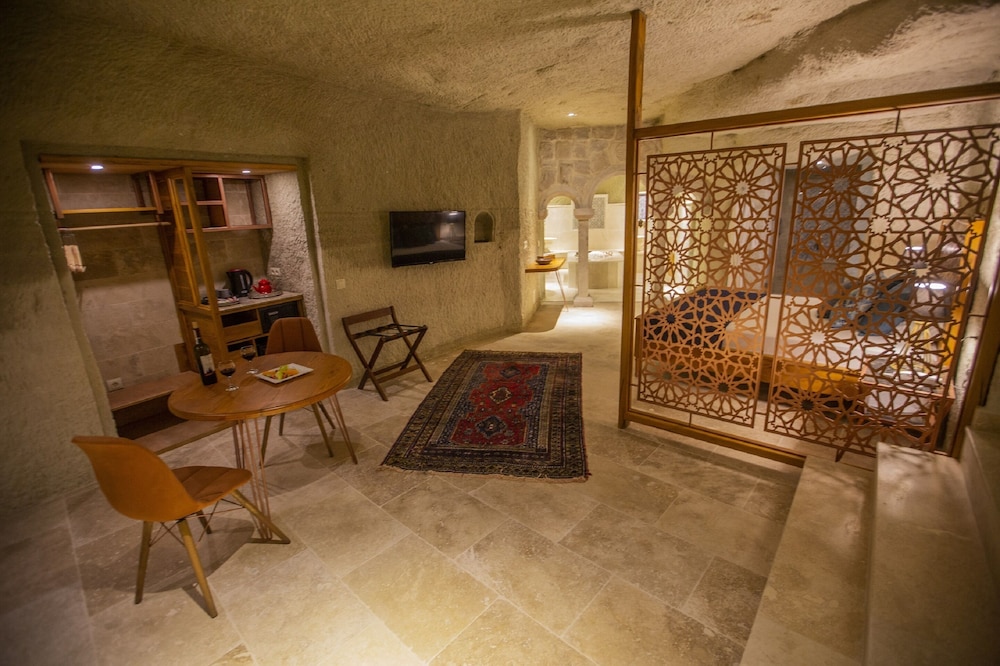 Azure Cave Suites 30/50