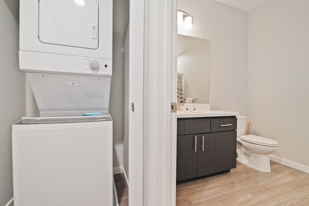 Global Luxury Suites in Menlo Park 12/50