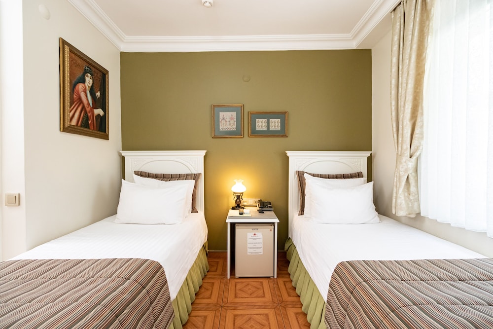 2 BEDROOMS, FAMILY SUITE, 2 BATHROOMS