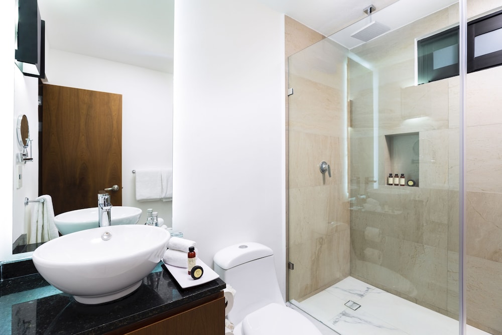 Seven Boutique Apartments 52/55
