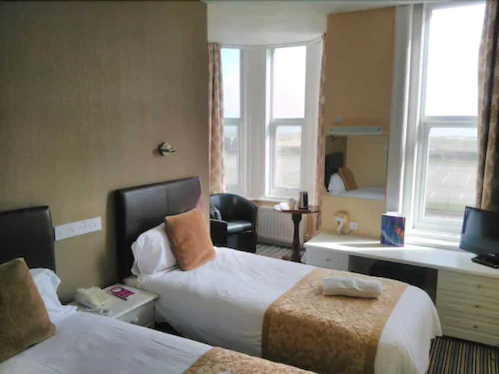 The Palm Court Hotel 20/50