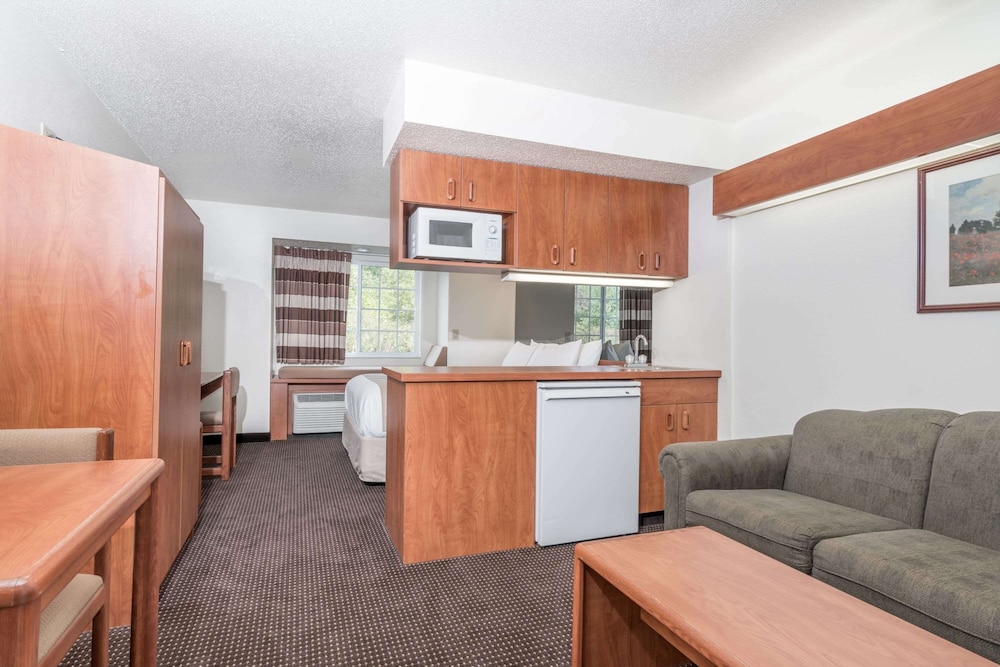 Microtel Inn Suites By Wyndham Rice Lake 18/33