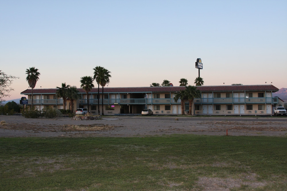 Days Inn & Suites By Wyndham Needles 22/30