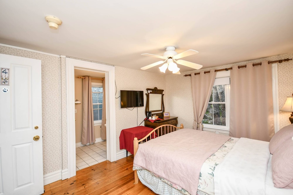 Surfside Inn 10/50