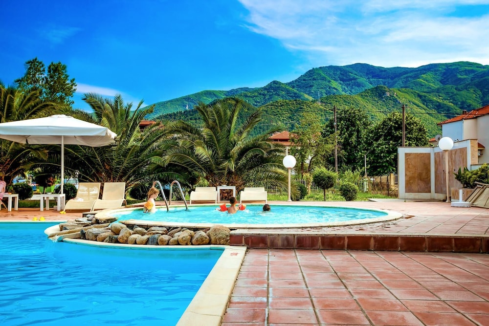 Stavros Beach Hotel 46/50