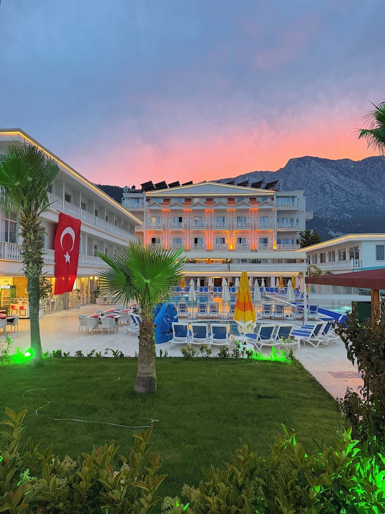 SL La Perla Hotel Kemer 3/50