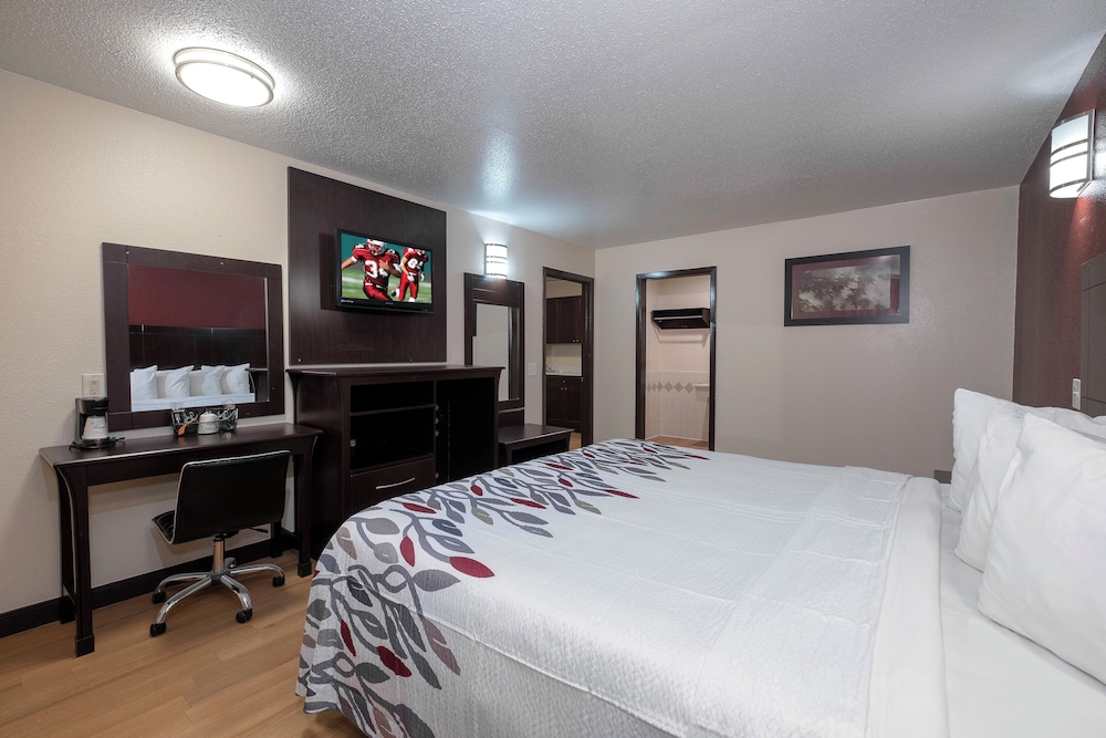 Deluxe, King Bed, Smoking, Accessible