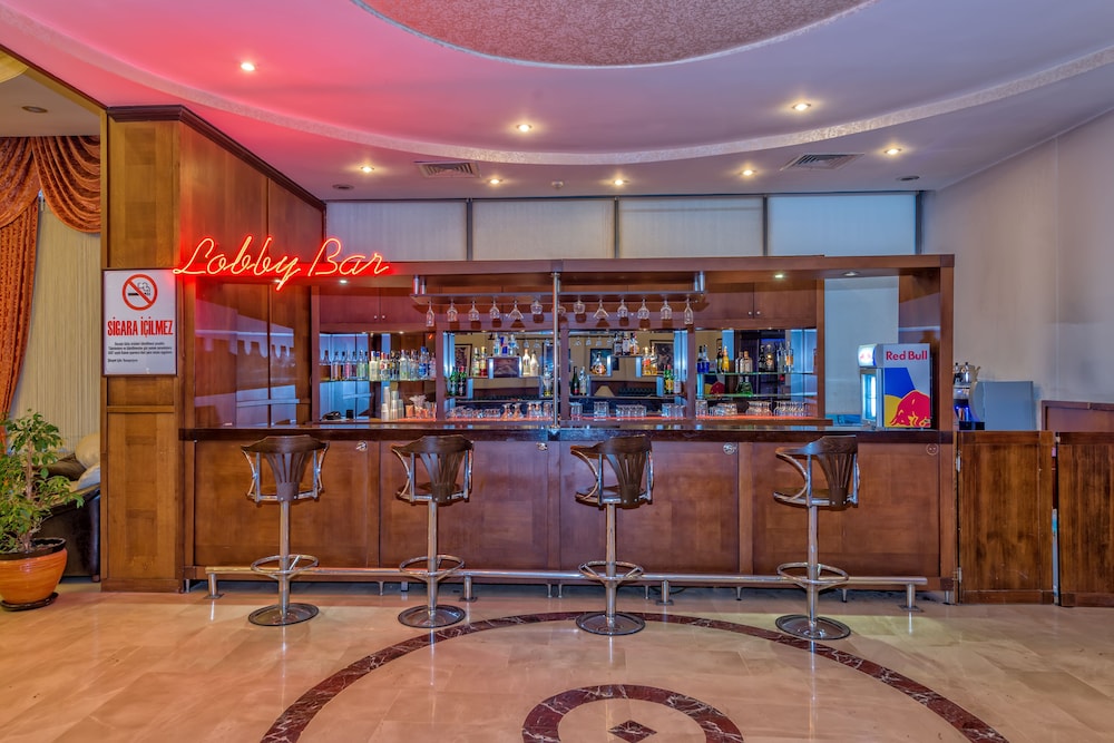 Adonis Hotel 32/50