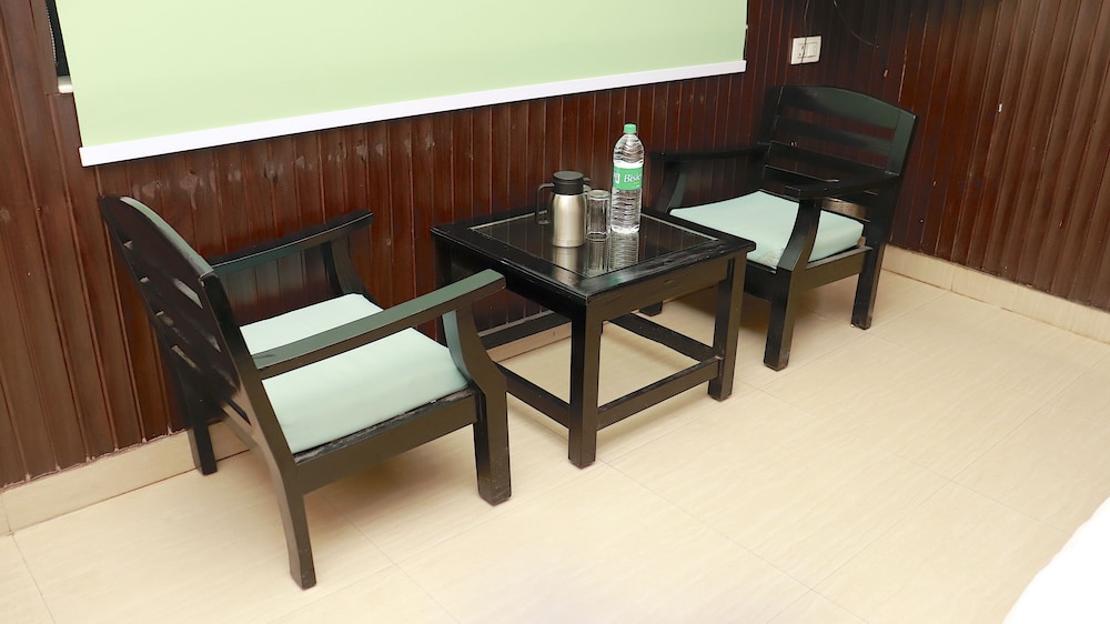 Oyo 1811 Hotel Leisure Palace 22/26