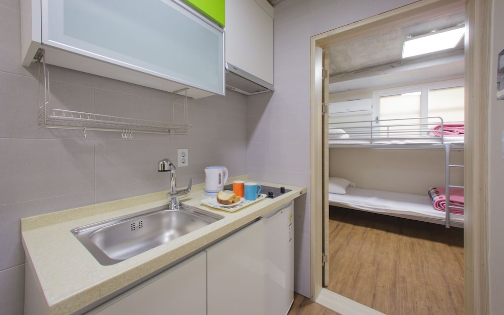 KW Hongdae Line Hostel 36/40