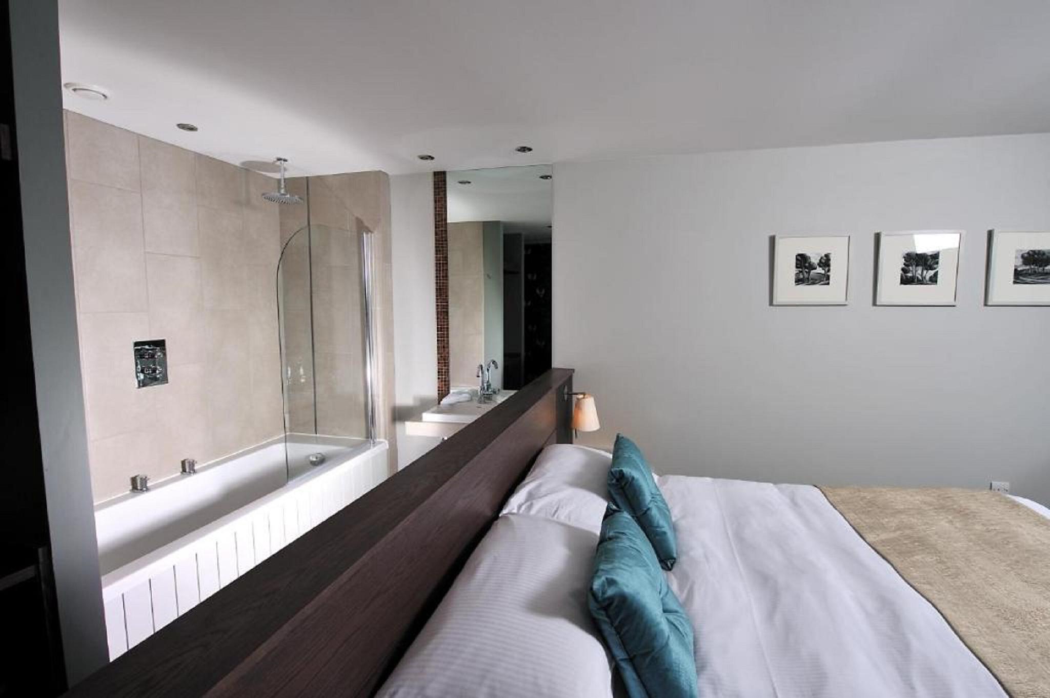 Deluxe, Double Bed