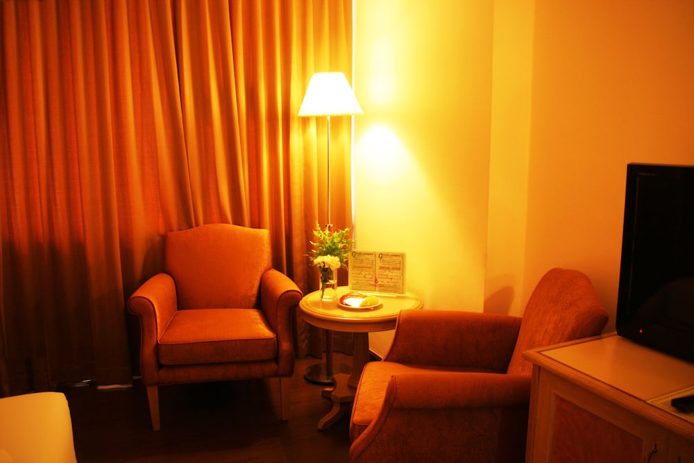 Grand Tower Inn Rama VI 61/70