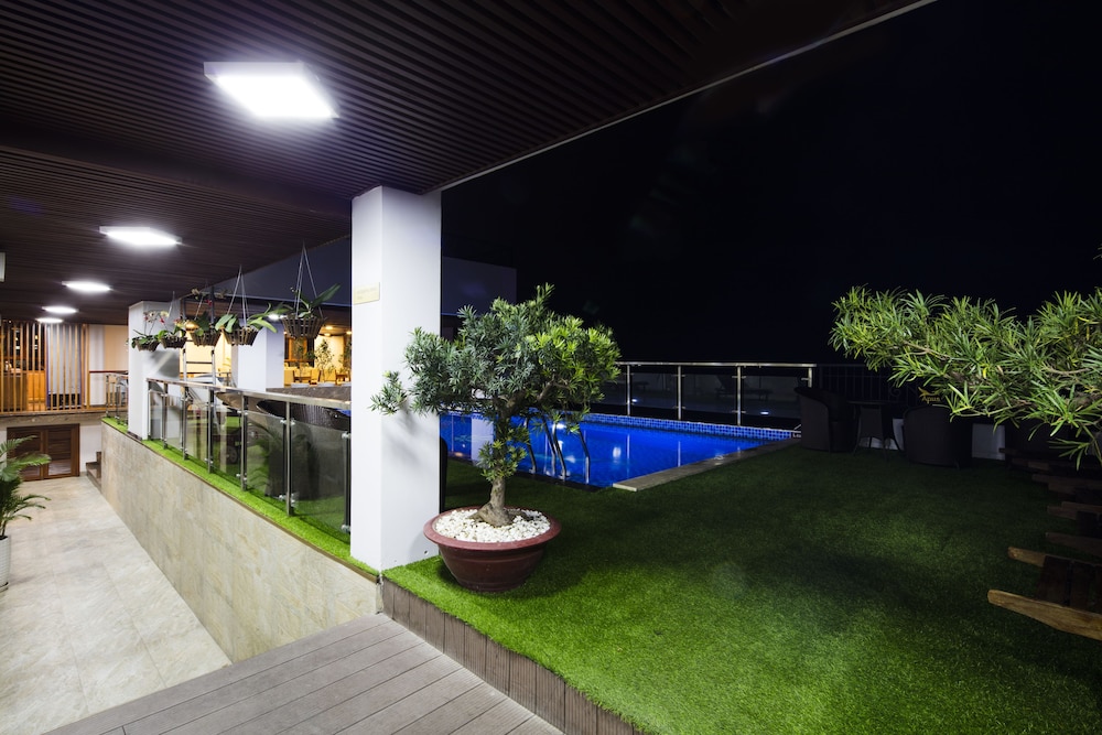 Apus Hotel 69/77