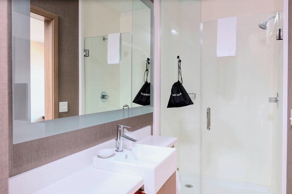 جناح بسريرين كوين بإطلالة على الجبل بشرفة مع سرير سحّاب إضافي، Springhill Suites By Marriott Great Falls 3/4