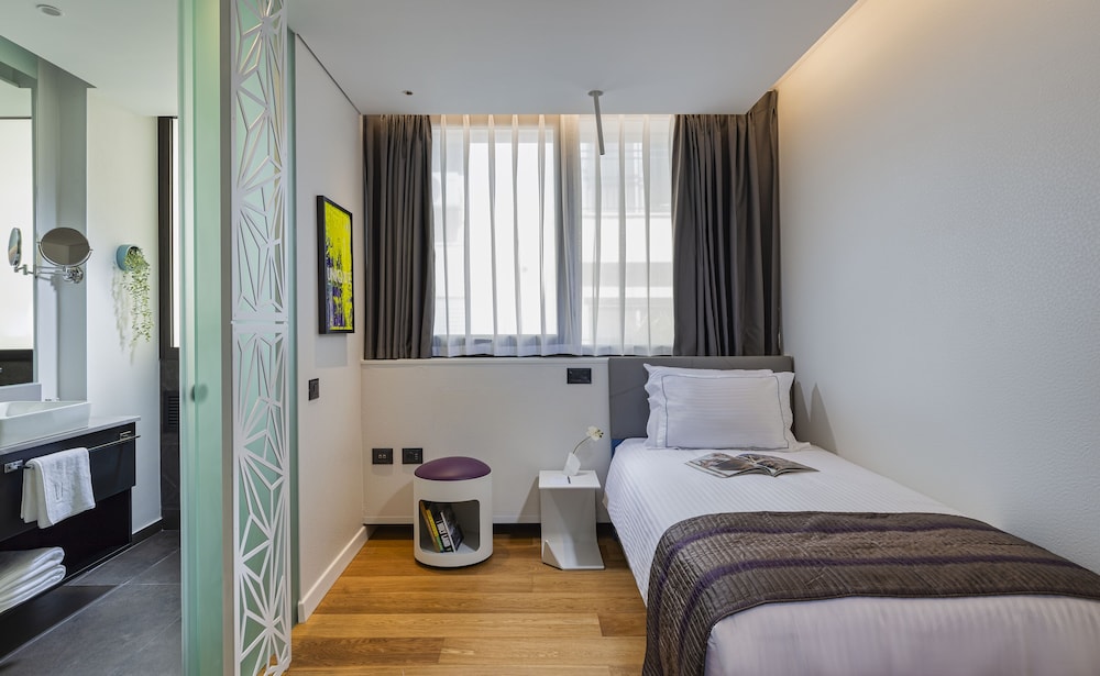 ROOM, SINGLE, SMALL