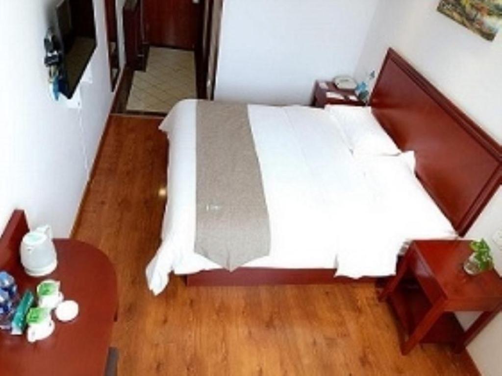 Xin, King Bed