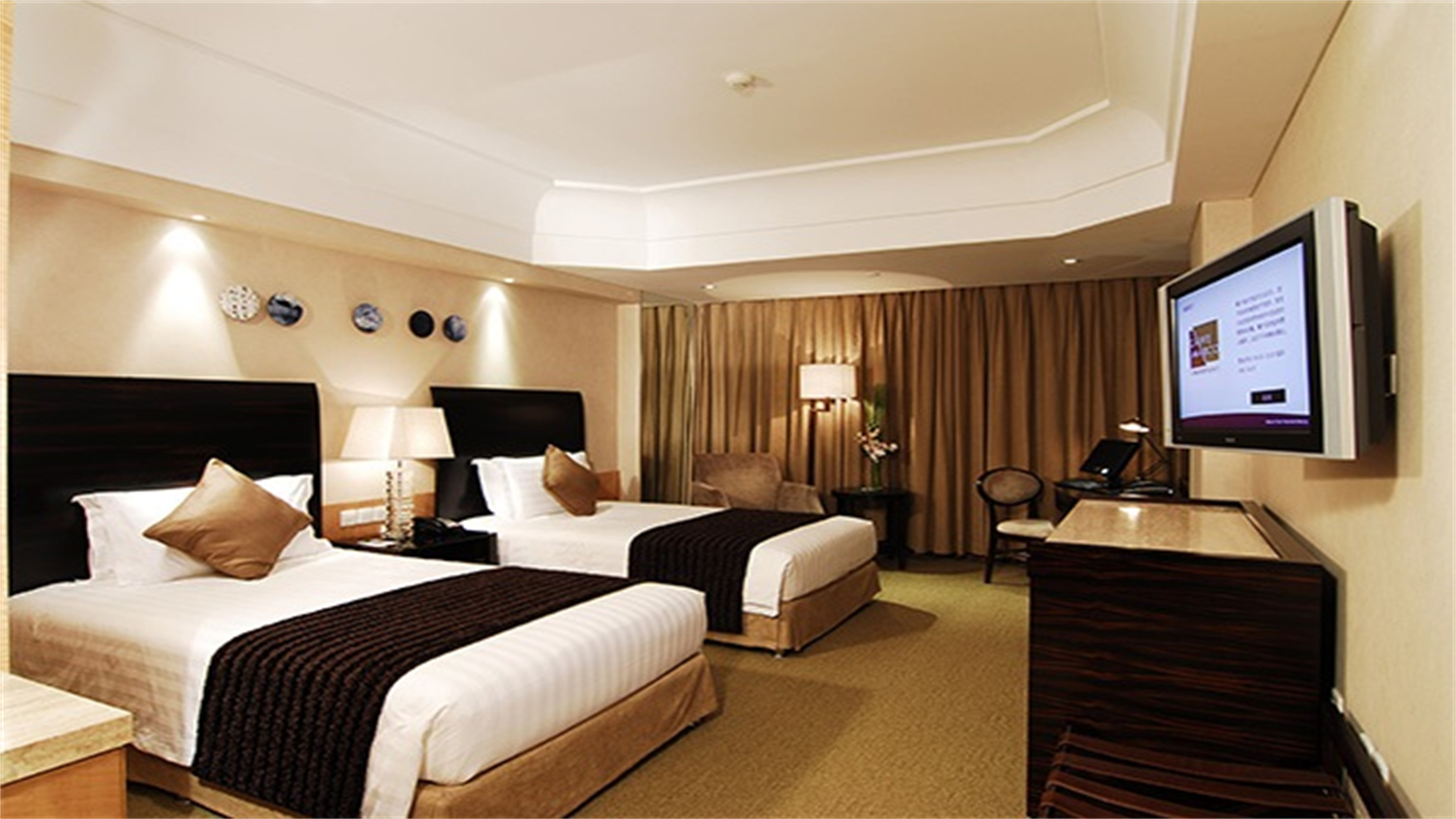 DELUXE, TWIN BEDS