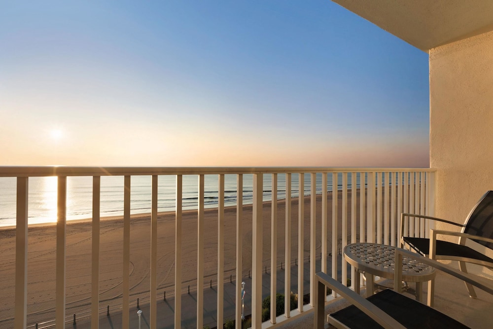Surfbreak Oceanfront Hotel, Ascend Hotel Collection 45/61