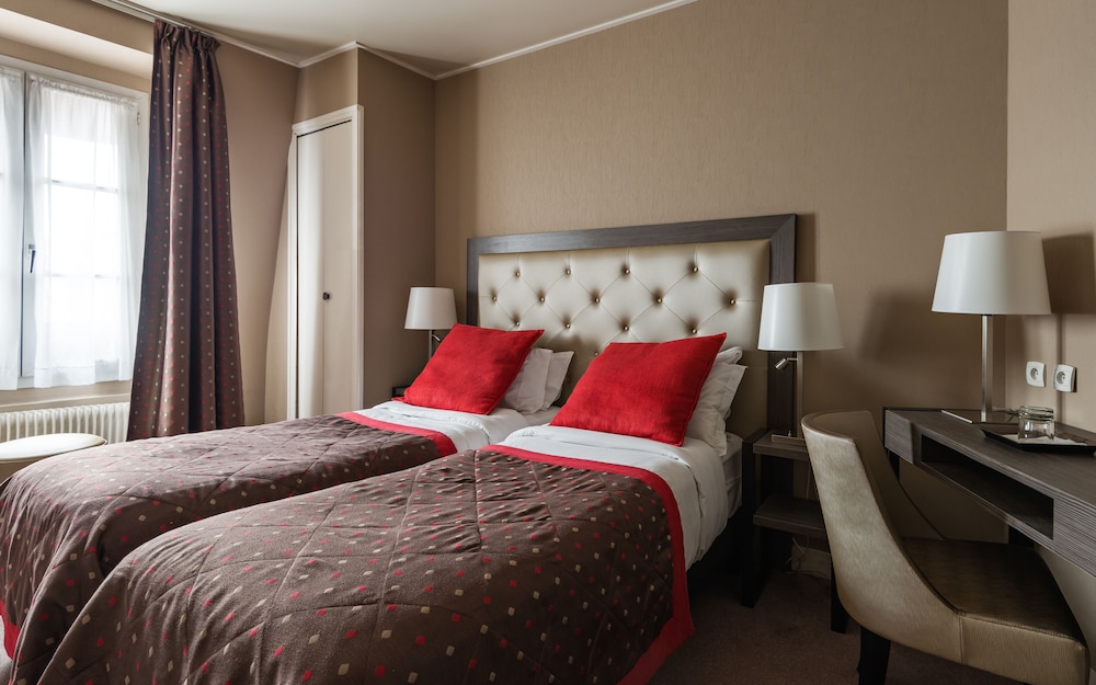 Hotel Eiffel Kennedy 8/40