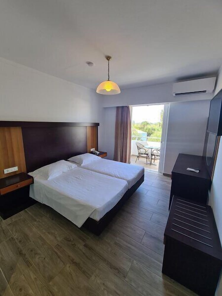 Corali Hotel 31/63