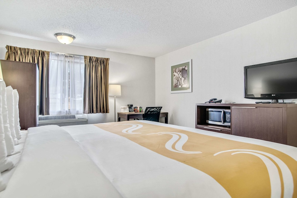 Everspring Inn Suites Hill City 21/61