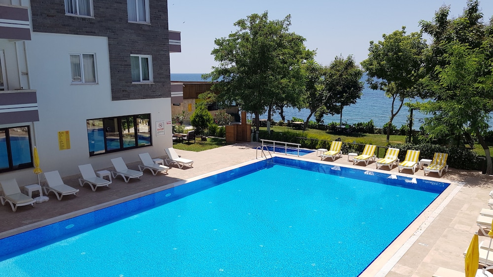 Troas Beach Hotel 46/59