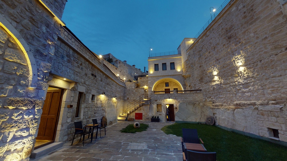 Solem Cave Suites 6/56