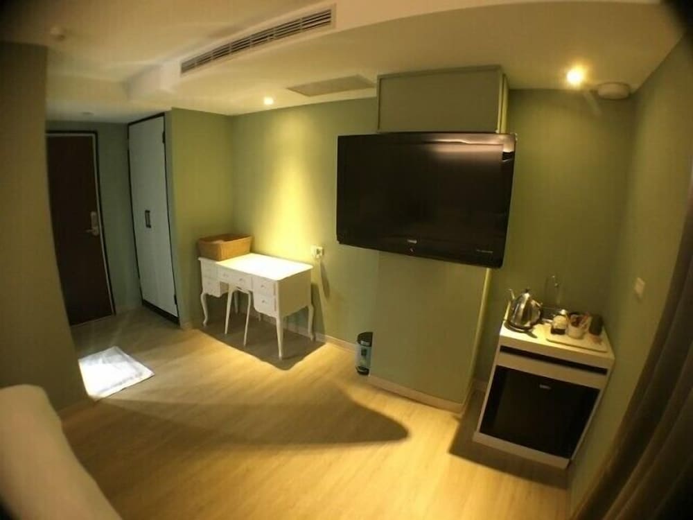 Central Hotel 13/26