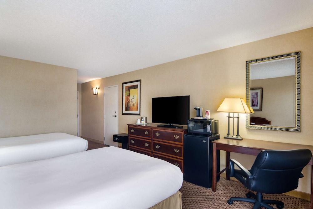 Red Lion Hotel Conference Center Cheyenne 15/65