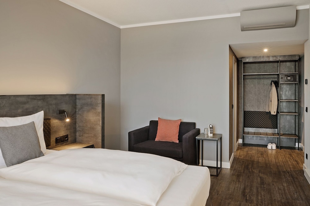 Junges Hotel Hamburg 10/50
