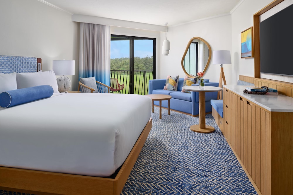 SIGNATURE, KING BED, PARTIAL OCEAN VIEW