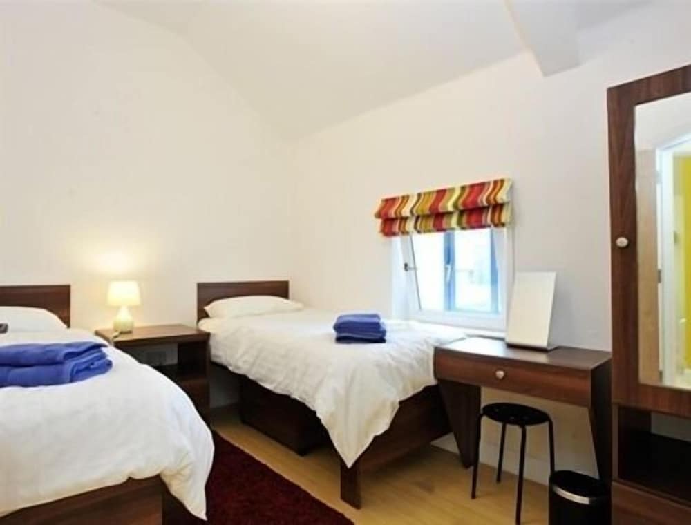 Apartment, 1 Double and 4 Single Beds