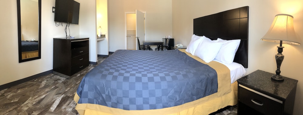Room at Castaic Inn Near Six Flags Magic Mountain, CASTAIC - CA