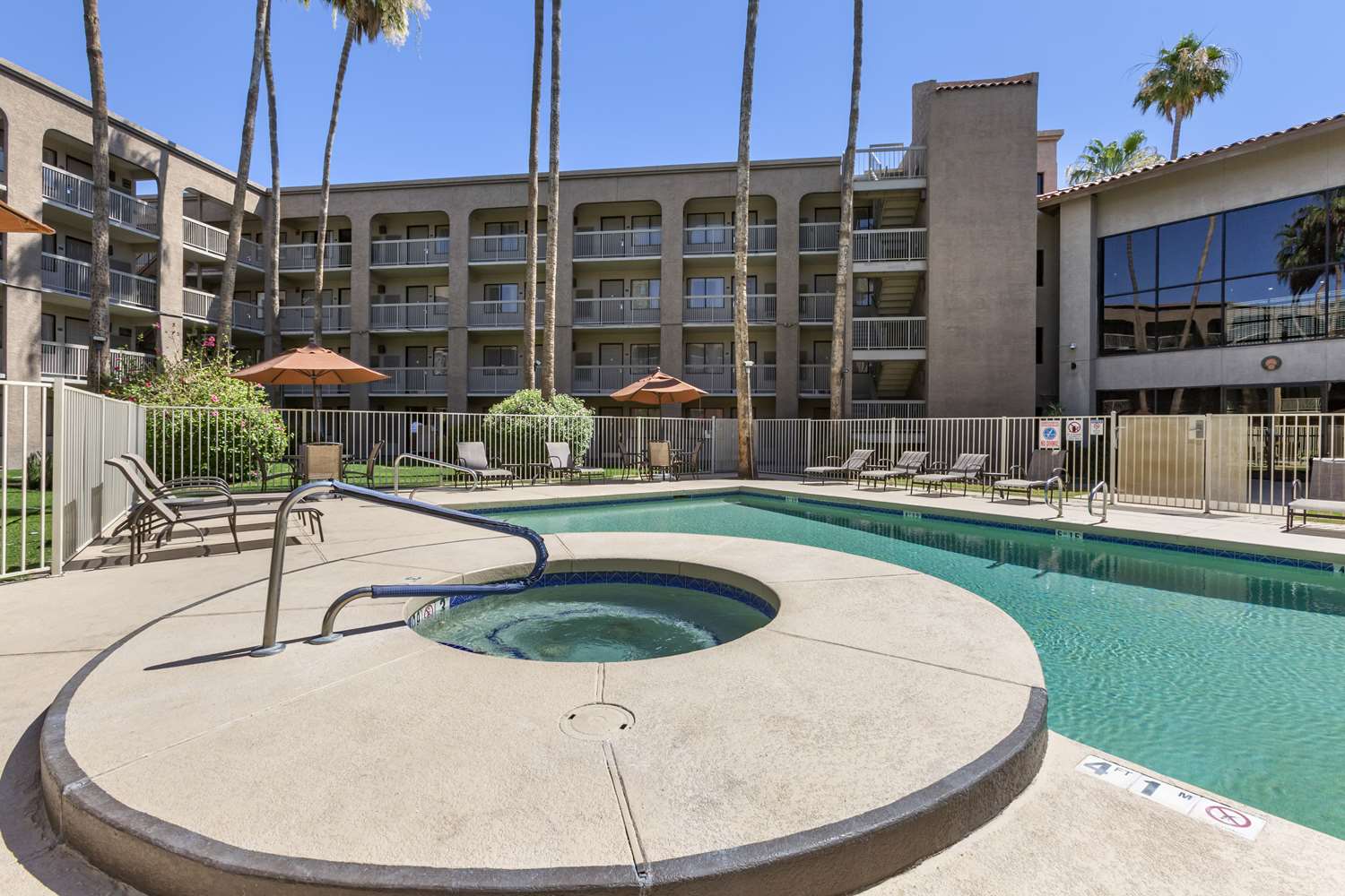 Best Western Plus Scottsdale Thunderbird Suites 44/46