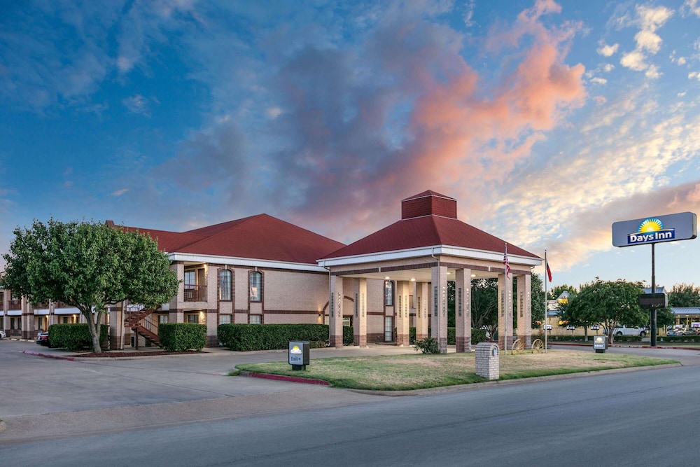 Days Inn By Wyndham Granbury 9/49