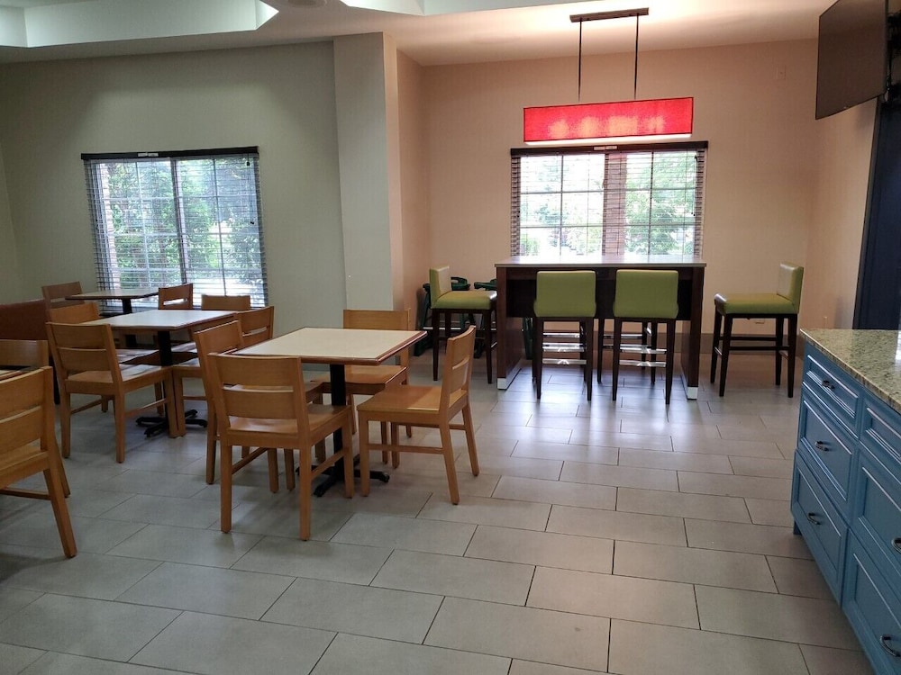Country Inn & Suites by Radisson, Buford at Mall of Georgia, GA 40/51