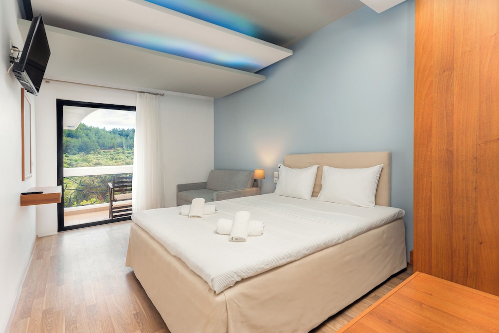 Kamari Beach Hotel 16/65