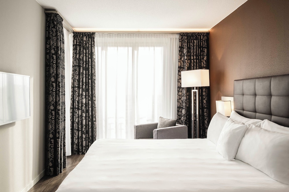 Suite, Double Bed, Lake and Mountain View, Balcony