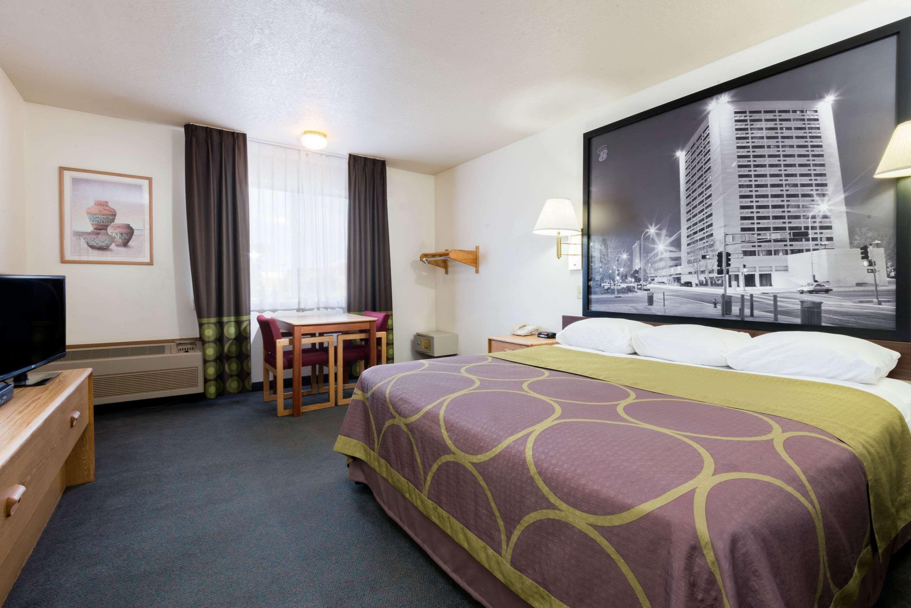 Super 8 By Wyndham Bernalillo 12/26