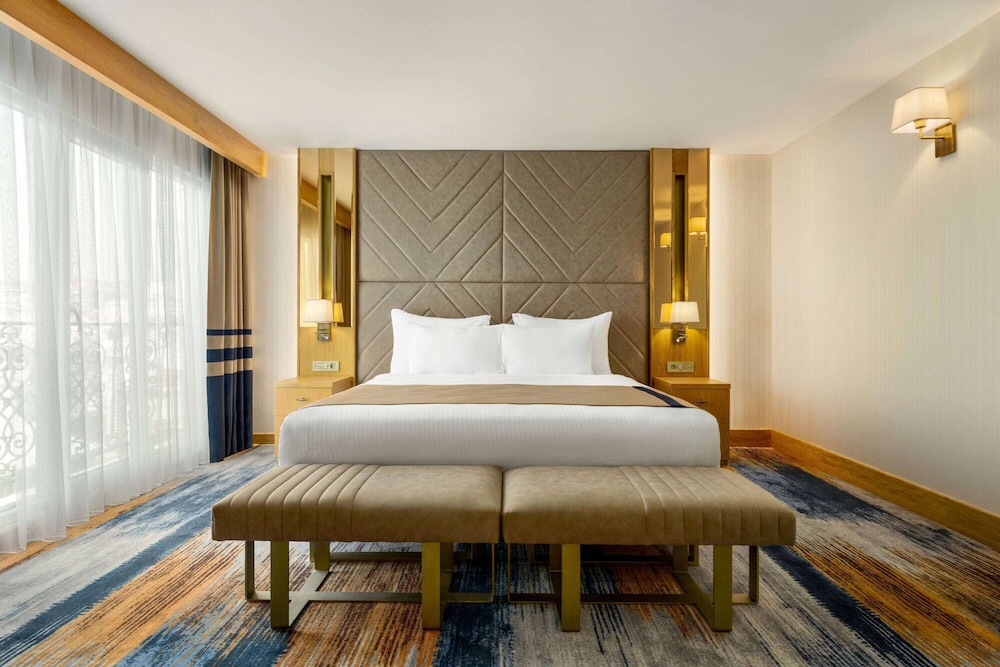 SUPERIOR, KING BED