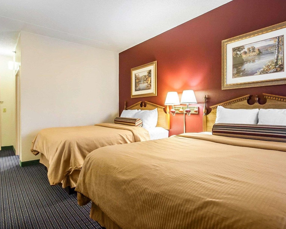 Clarion Inn Branson 20/72