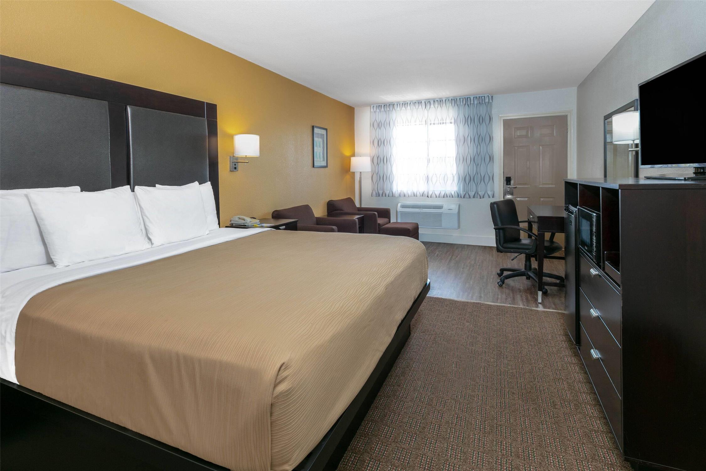 Days Inn By Wyndham Granbury 18/49