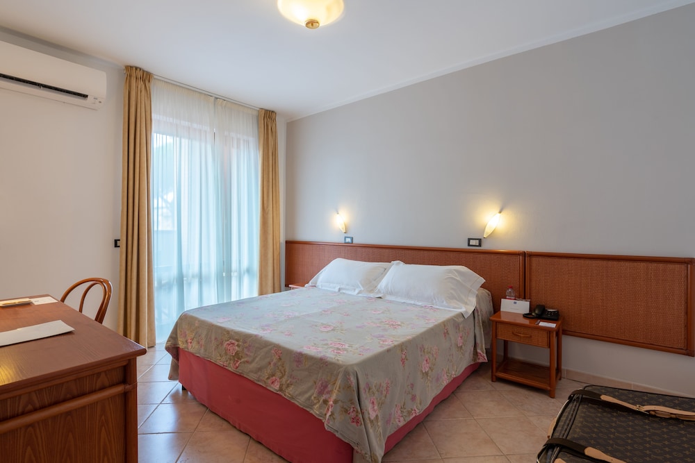 RICCI HOTEL 26/59