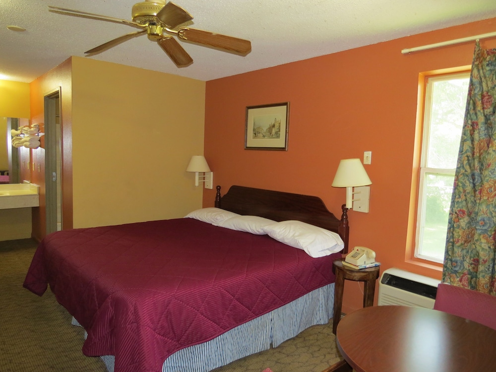 First Western Inn Caseyville 5/48