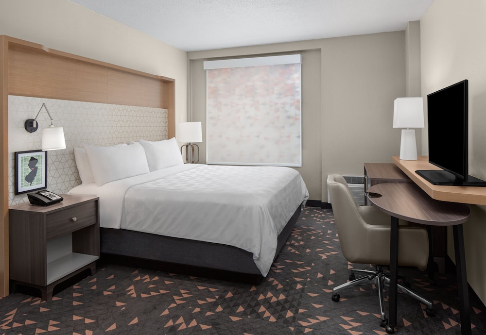 Holiday Inn Hasbrouck Heights Hotel 11/40