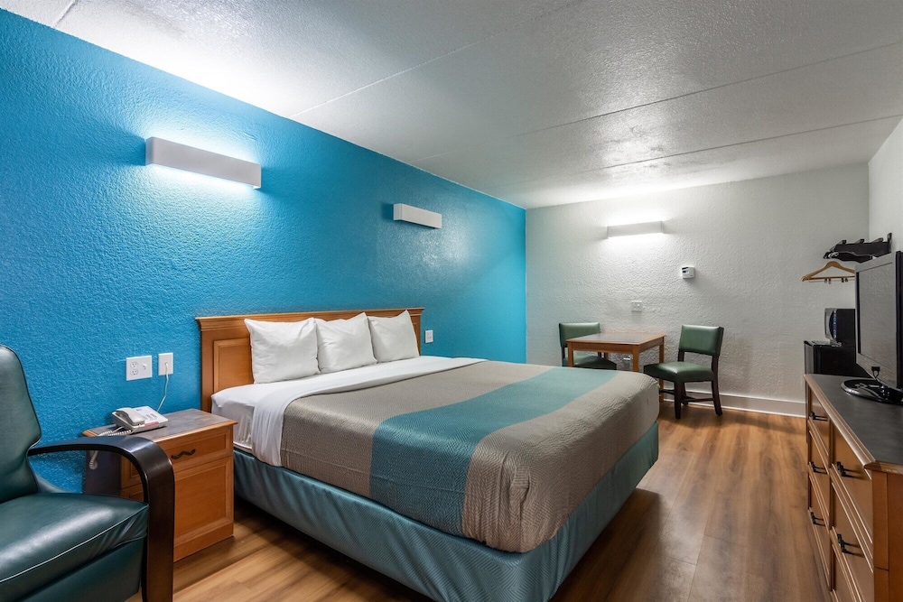 غرفة ديلوكس بسرير كينج، Motel6 North Little Rock, AR - McCain 5/10