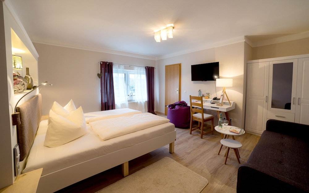 LANDHOTEL ROSENSCHAENKE 11/50